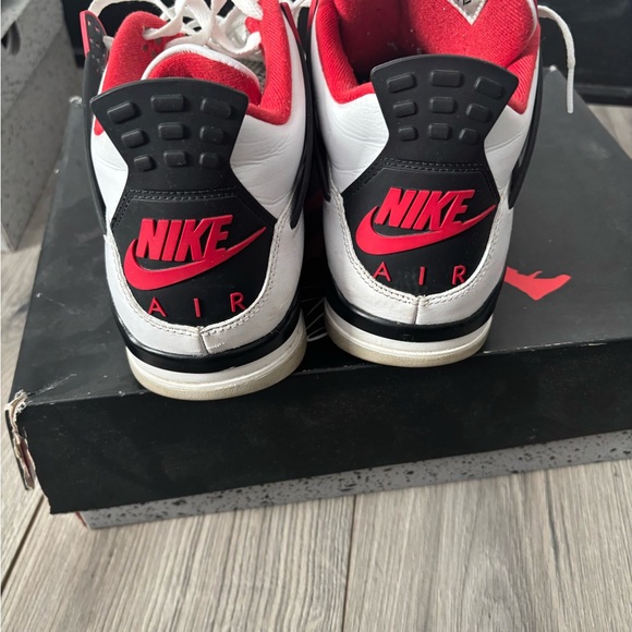 Jordan 4 Fire Red - Picture 3 of 9